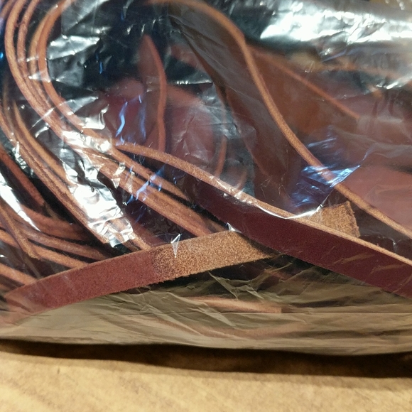 Bag of leather crafting strips - Picture 2 of 3